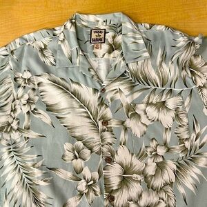 Tommy Bahama L hawaiian shirt.Clean no flaws. Green with print 100% Silk.